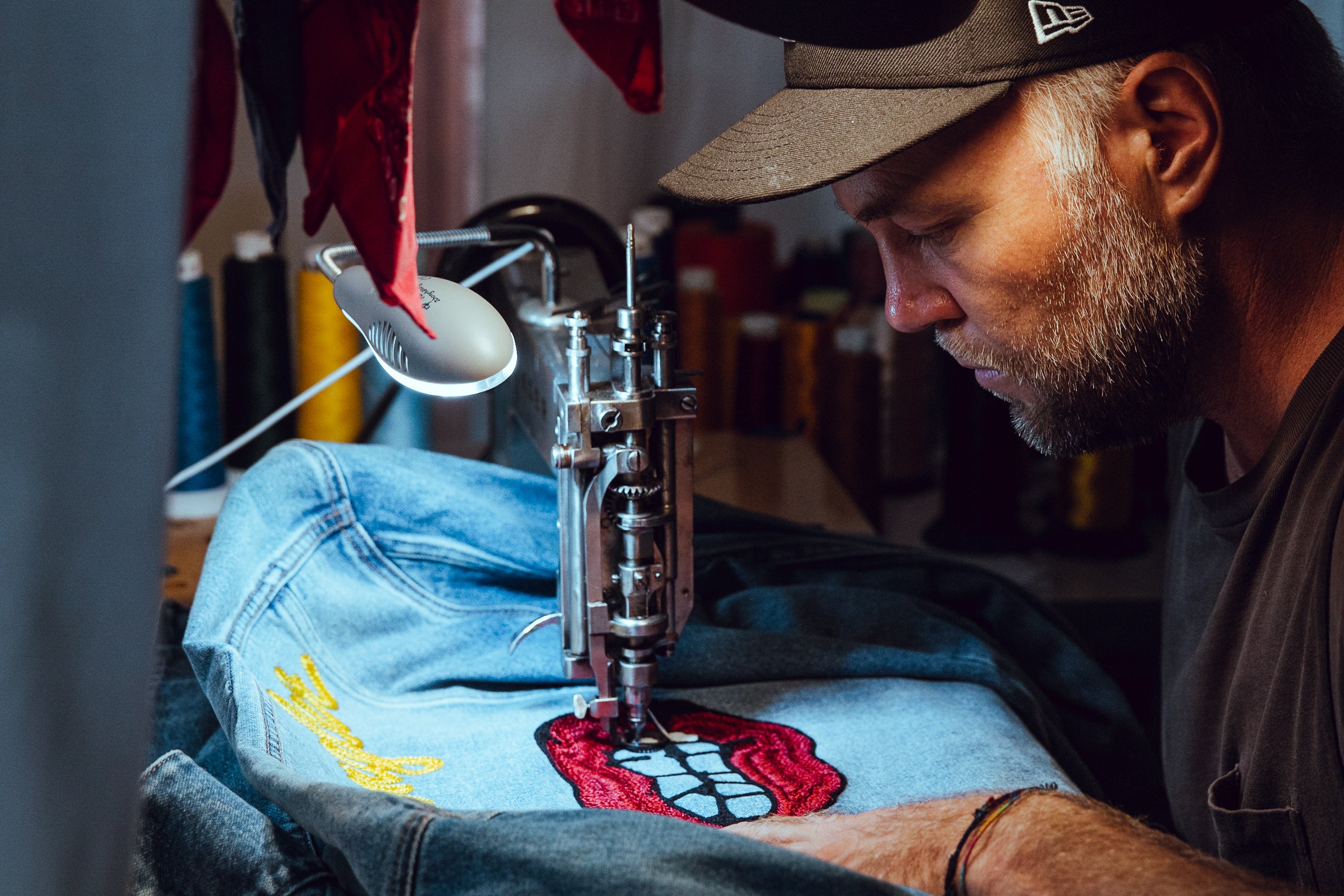 amR live chainstitch embroidery at an event